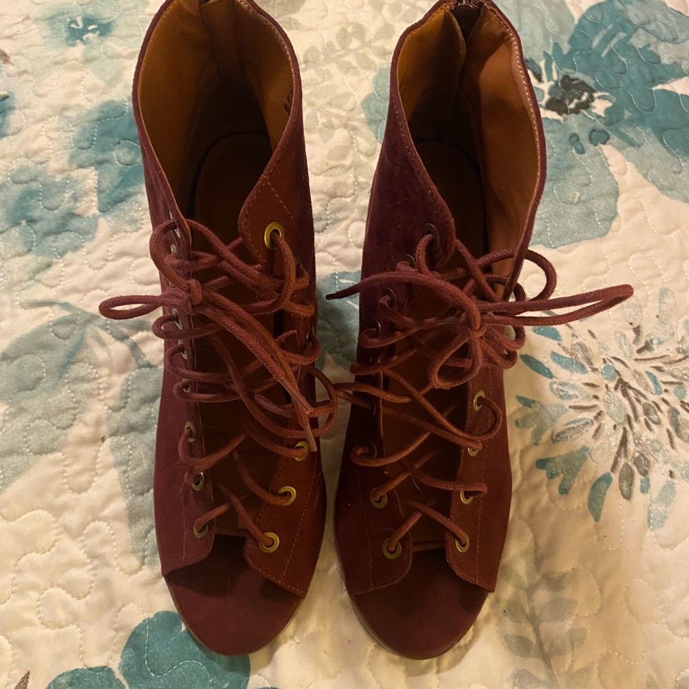 CIARA Maroon Lace Up, Peep Toe Booties. Size 9